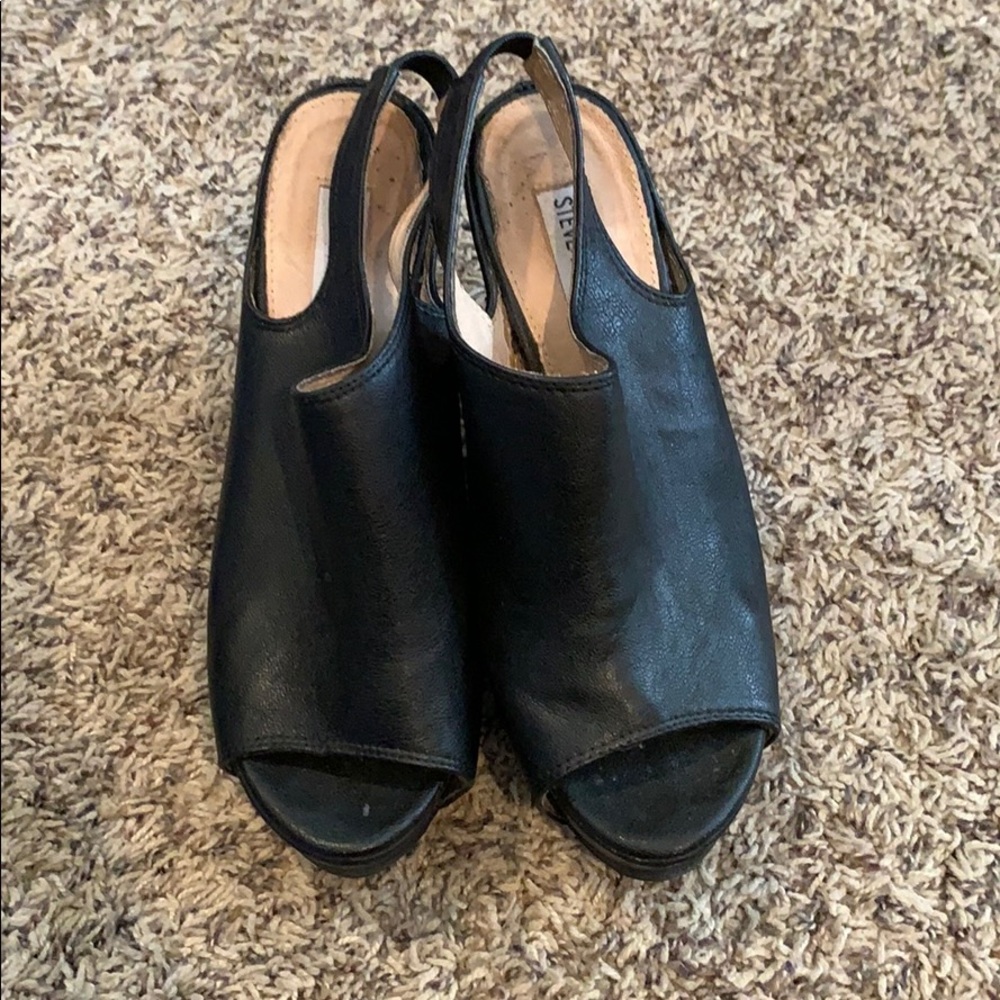 Steve Madden black peep toe wedge